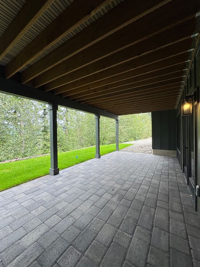Building Photo - Luxury Rural Home Close to Town for Lease
