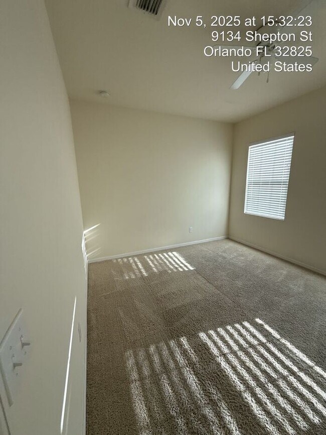 Building Photo - Beautiful Spacious 3 bed 2.5 bath Home in ...