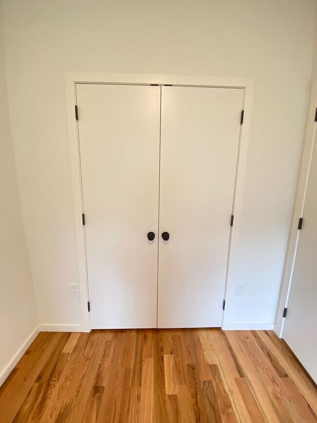 Building Photo - 55 Dubois St