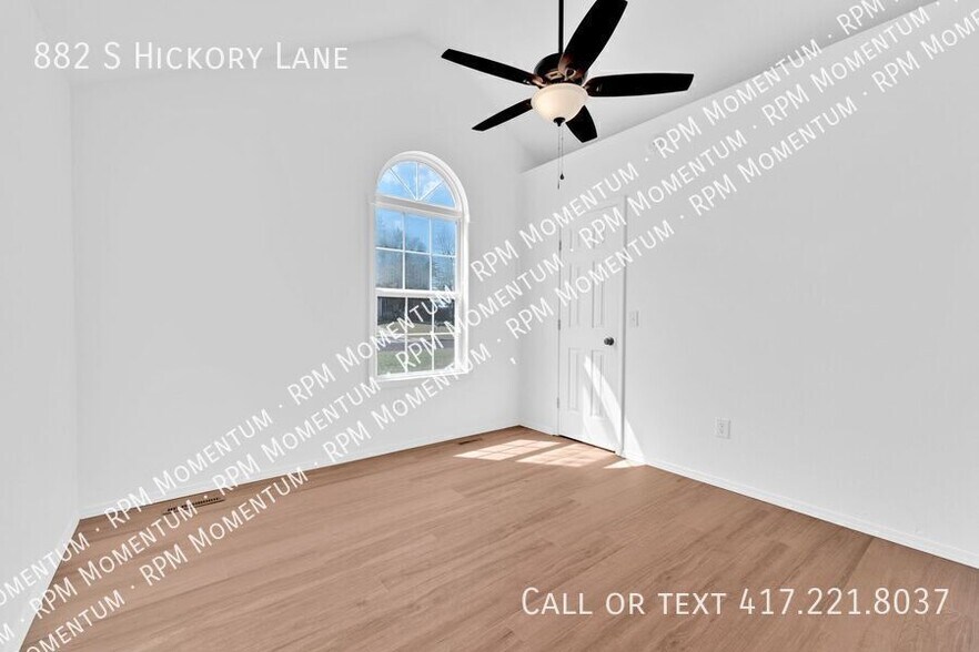 Building Photo - 882 S Hickory Ln