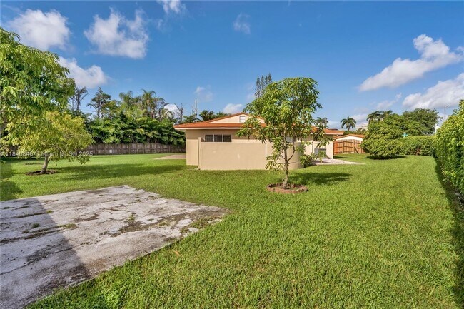 Building Photo - 8825-8885 SW 85th Ave