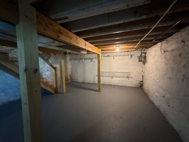 Building Photo - Beautiful Three - Bedroom Home In Baltimore