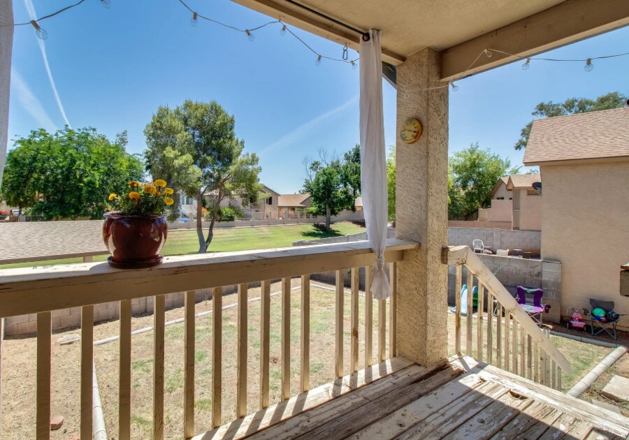 Building Photo - 921 S Val Vista Dr