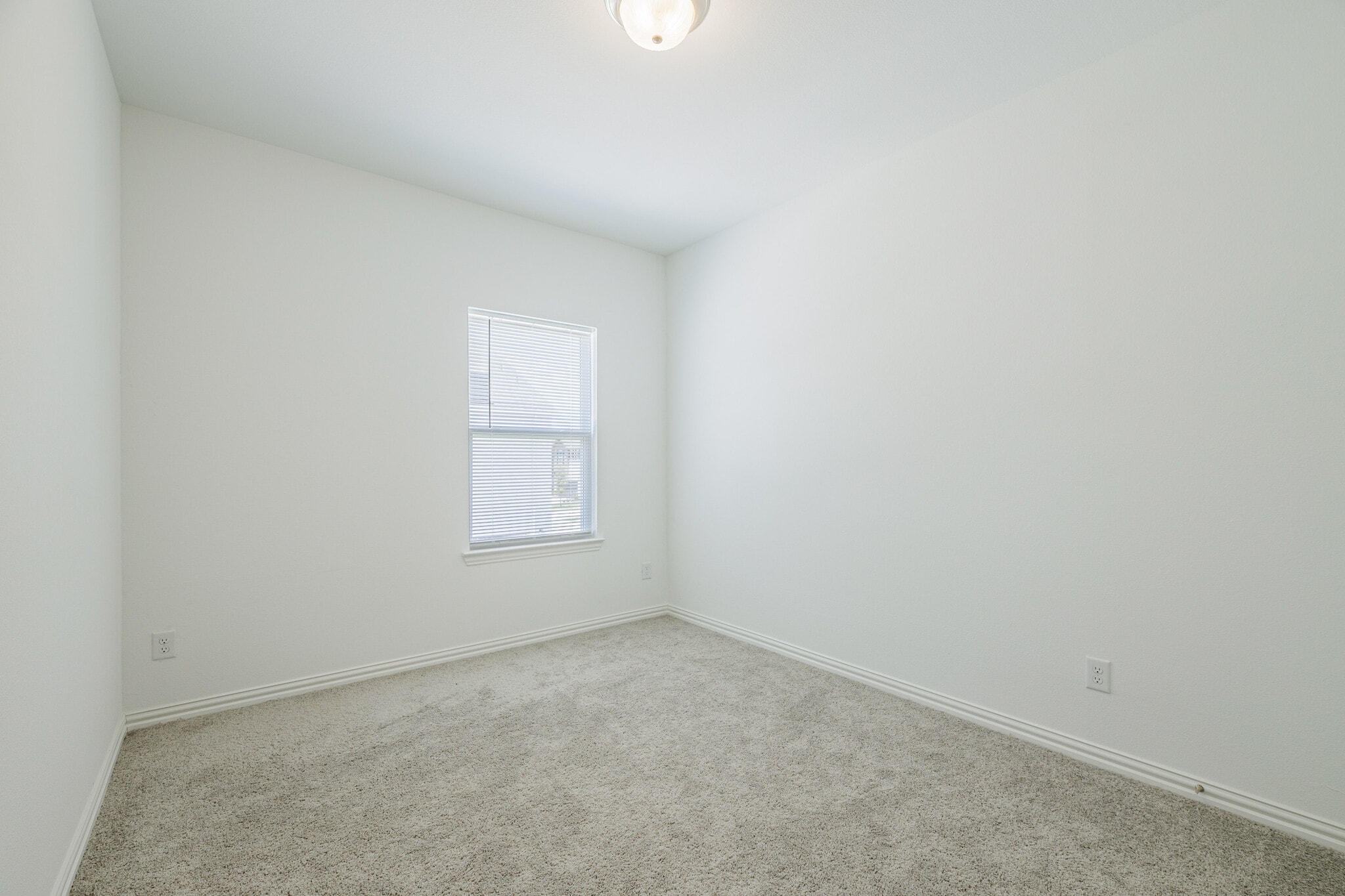 Bedroom 2 - 9916 Hennings St