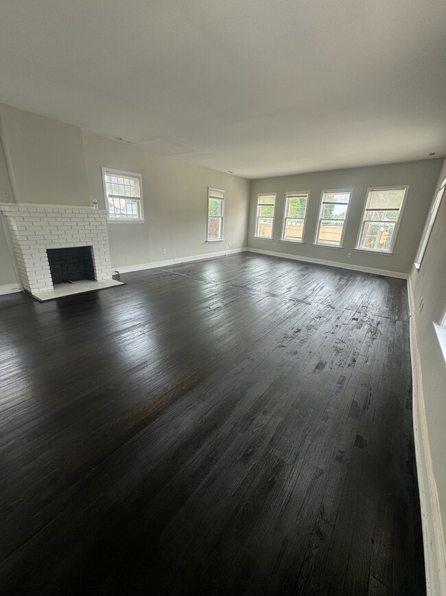 Building Photo - 799 Cascade Ave SW