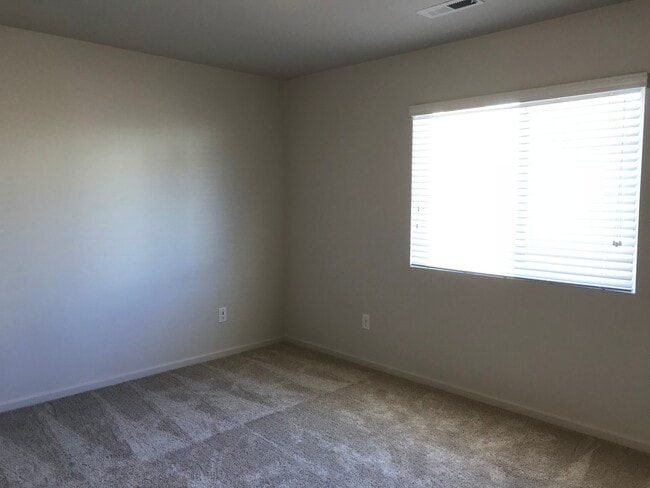 Building Photo - Spacious 4 Bd 2.5 Ba Home in  Camas School District! Upgrades! Close to Parks & Freeway Access!