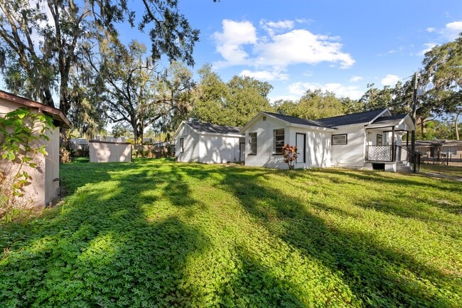 Building Photo - 10821 Cedar St