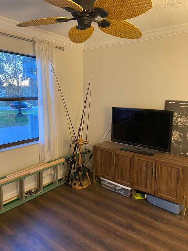 Building Photo - 700 W Pope Rd