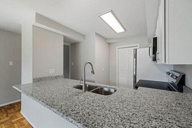 Building Photo - 5900 Patterson Ave