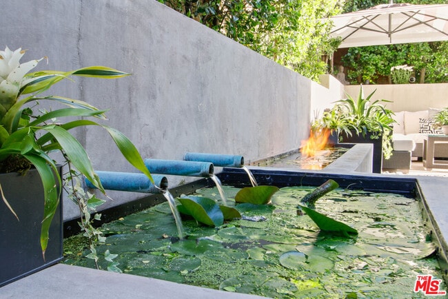 Building Photo - 9416 Beverlycrest Dr