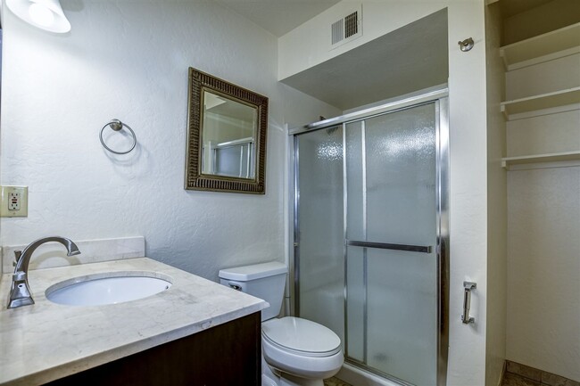 Building Photo - Newly Remodeled 3 Bed, 2 Bath Home with 1 ...