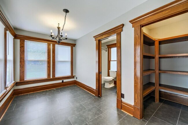 Building Photo - Short North / Victorian Village Stunning Single Family House!