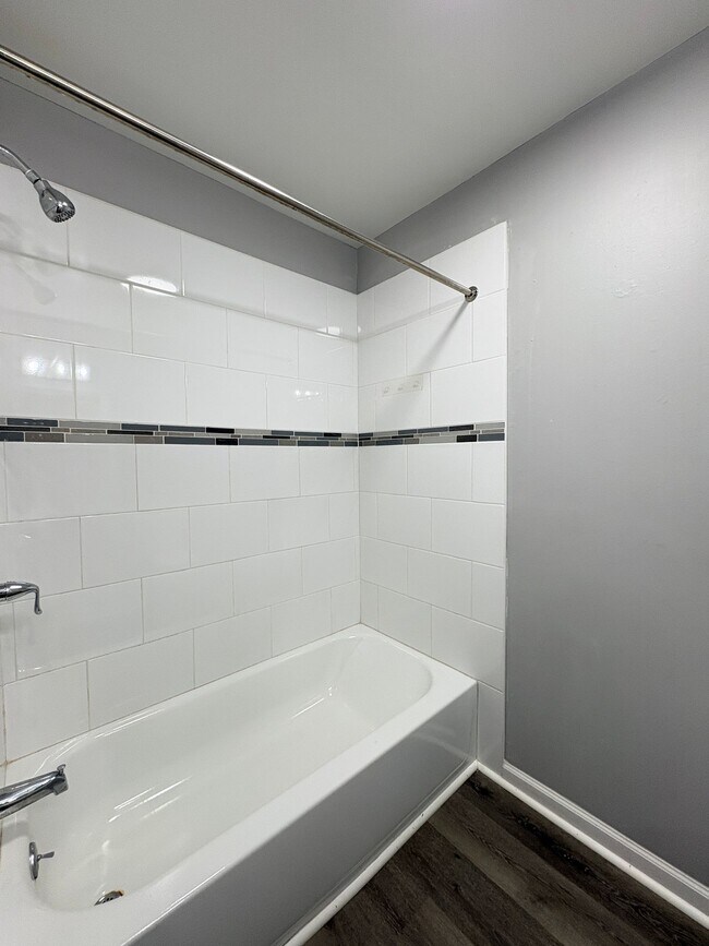 Building Photo - Remington On Rockville Living