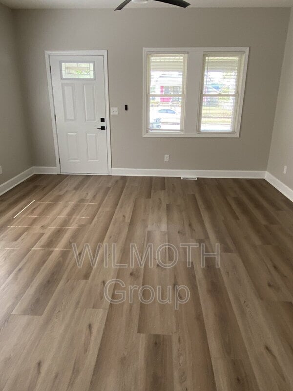 Building Photo - 1029 Blaine Ave
