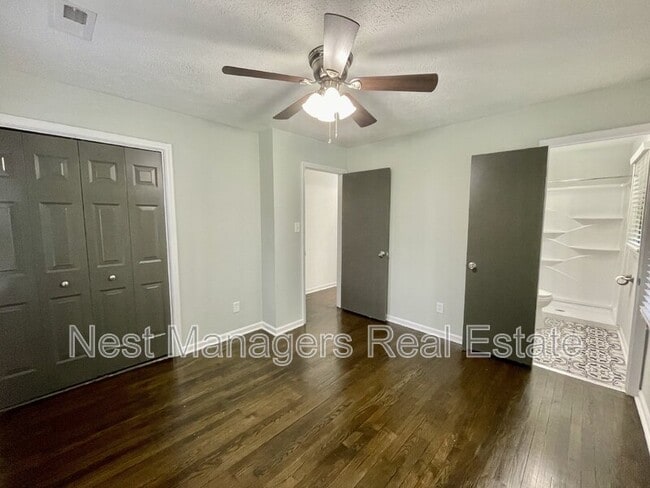 Building Photo - 2816 E Cramer Dr