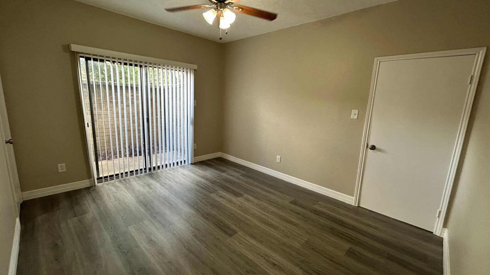 Building Photo - 8333 Sands Point Dr
