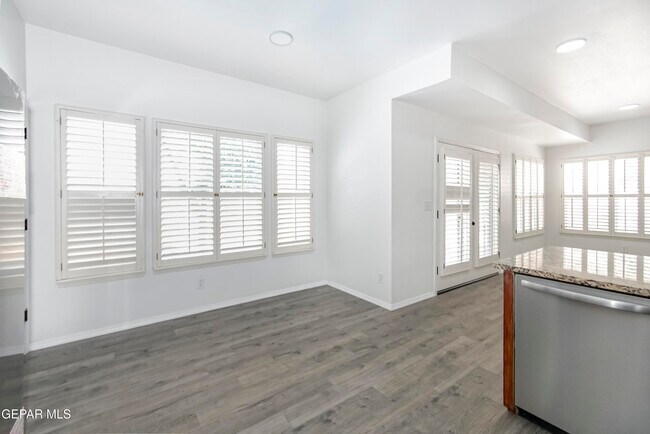 Building Photo - 6529 Jim De Groat Dr
