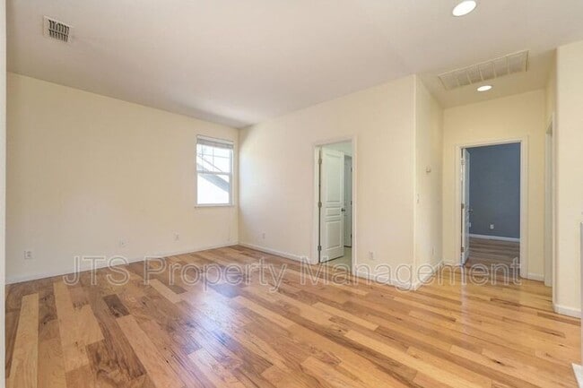 Building Photo - 280 Soaring Hawk Ln