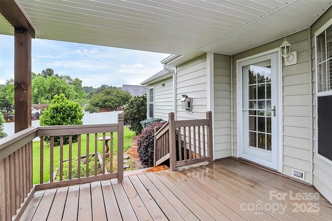 Building Photo - 2916 Dairy Farm Dr