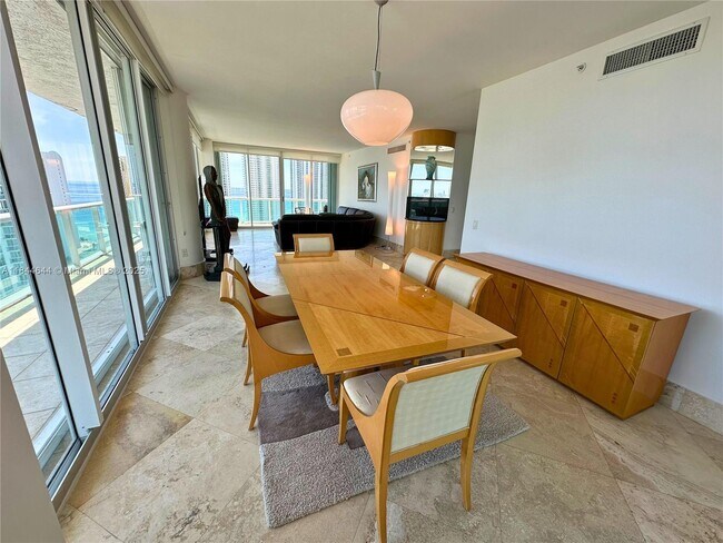 Building Photo - 16500 Collins Ave