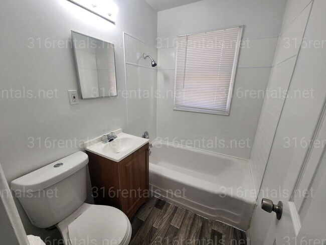 Building Photo - $975 - 3 bedroom / 1 bathroom - Single Fam...