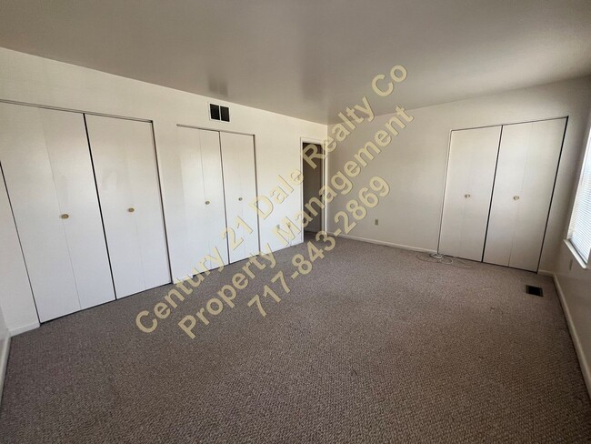 Building Photo - 2 BR 1.5 bath Condo in Central York School District