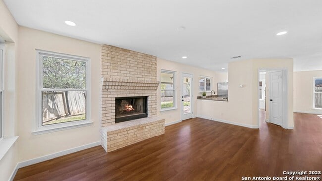 Building Photo - Newly remodeled home in Stone Oak!