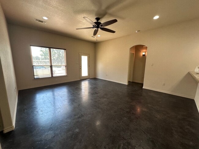 Building Photo - Spacious 4/4 House Near Baylor Campus!