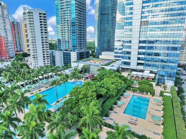 Building Photo - 1435 Brickell Ave