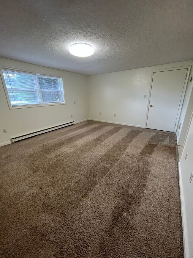 Building Photo - 207 Broce Dr