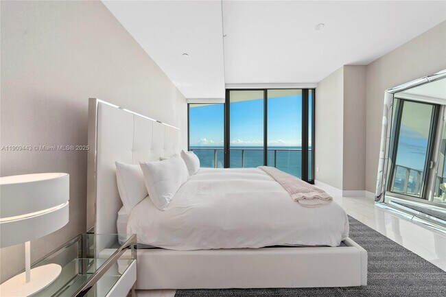 Building Photo - 15701 Collins Ave