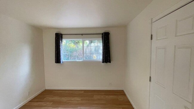 Building Photo - Concord Beautiful 4 bedroom 2 bathroom home in nice neighborhood with large yard!