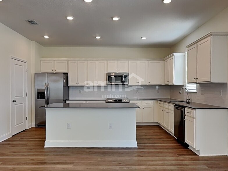 Building Photo - 3710 Lk Blf Lp