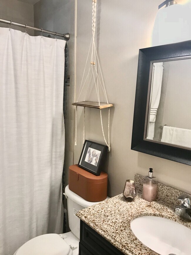 Building Photo - 3 bedroom / 2 bath upstairs unit in the heart of Hillcrest!