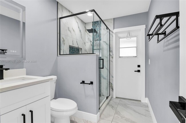 Building Photo - 702 NW Orchid St