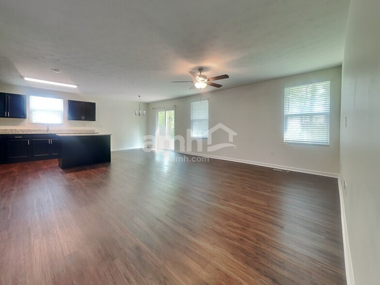 Building Photo - 97 Wooded Ridge Dr