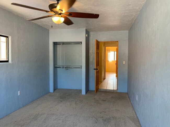 Building Photo - Splendid 4 Bedroom, 1.5 Bath Home Near Kirtland AFB! Available Now!