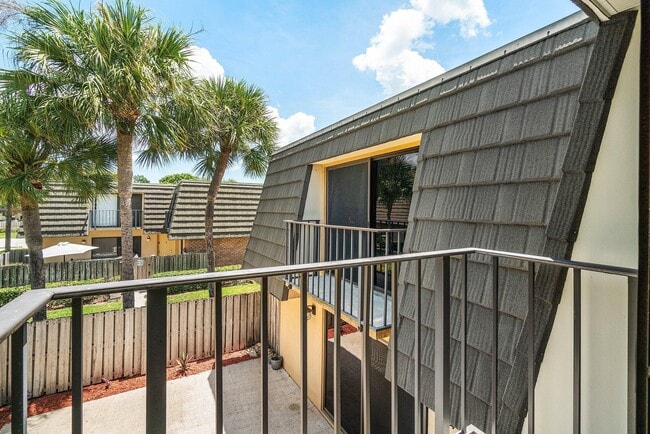 Building Photo - 624 6th Way