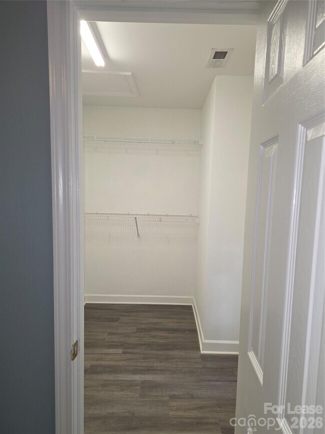 Building Photo - 935 Woodington Ln