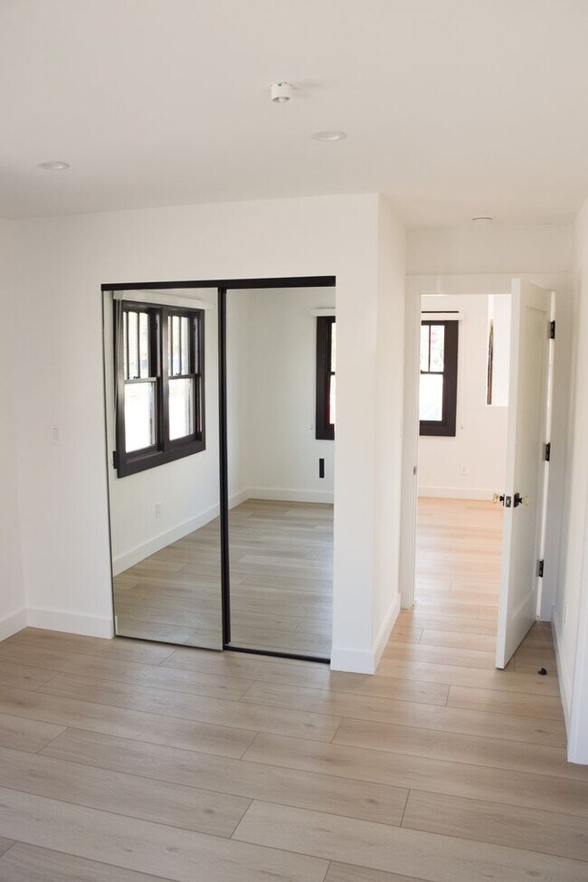 Building Photo - 317 Ocean Park Blvd