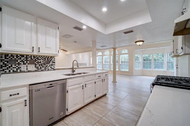 Building Photo - 10509 Doering Ln