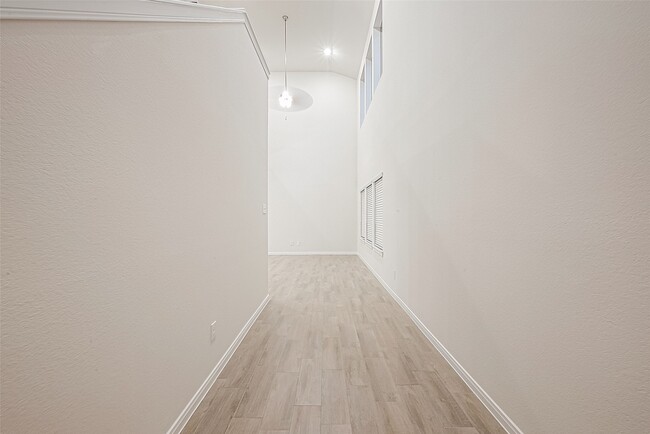 Building Photo - 8014 Fijian Cypress Dr