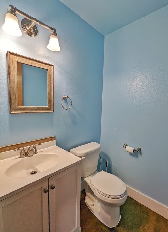 Building Photo - Backloop Sgl Fam Home, 3BD/2BA, Pet Friendly, 2 Car Garage