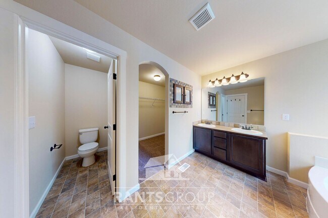 Building Photo - Gorgeous 4 Bed/2.5 Bath Pet-Free Home in Horizon Pointe!