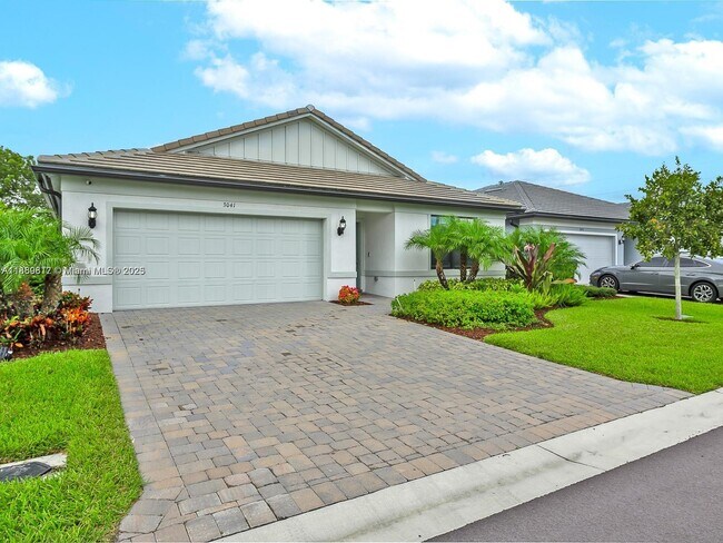 Building Photo - 3041 Hibiscus Ave