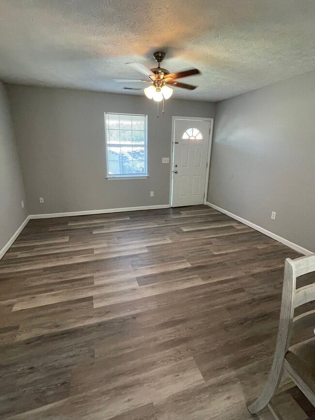 Building Photo - 355 Hurst Ln
