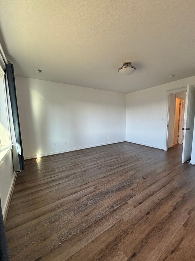 Building Photo - 2 Story Home in the Desirable Columbia Estates Development