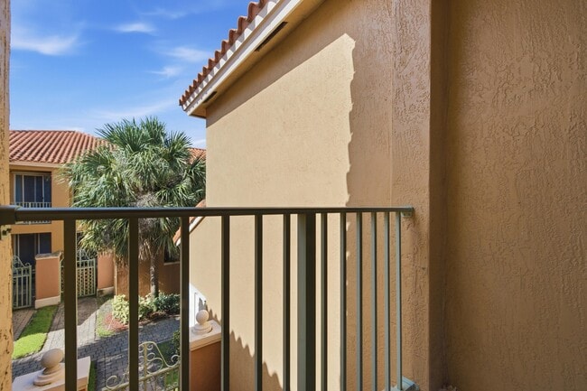 Building Photo - 732 SW 106th Ave