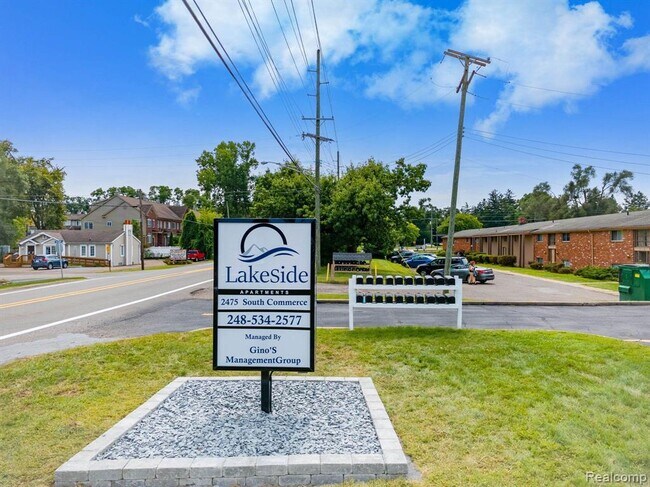 Building Photo - 2475 S Commerce Rd