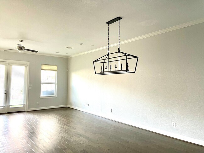 Building Photo - 1211 Marconi St